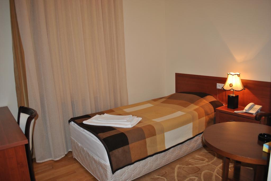 Arpa Hotel Yeghegnadzor Екстериор снимка