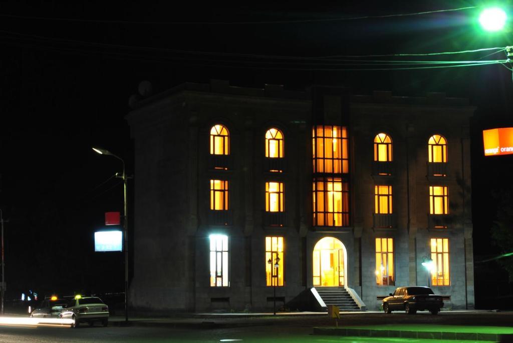 Arpa Hotel Yeghegnadzor Екстериор снимка