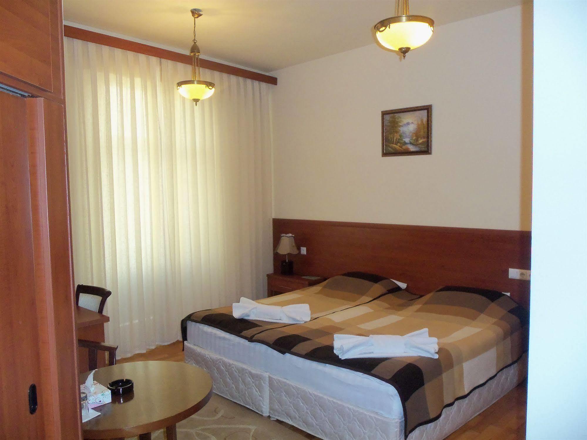 Arpa Hotel Yeghegnadzor Екстериор снимка